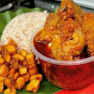 Rice and Stew with Fried Plantain with cow leg